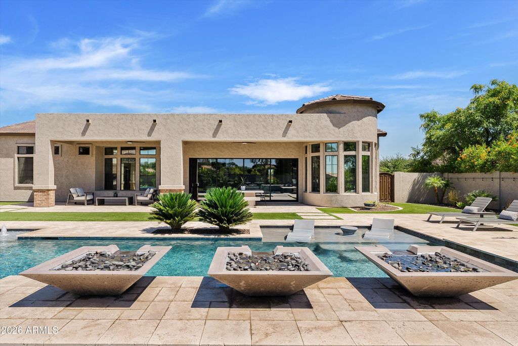 Image 2 of property listing at 3325 E KNOLL Street, Mesa, AZ 85213