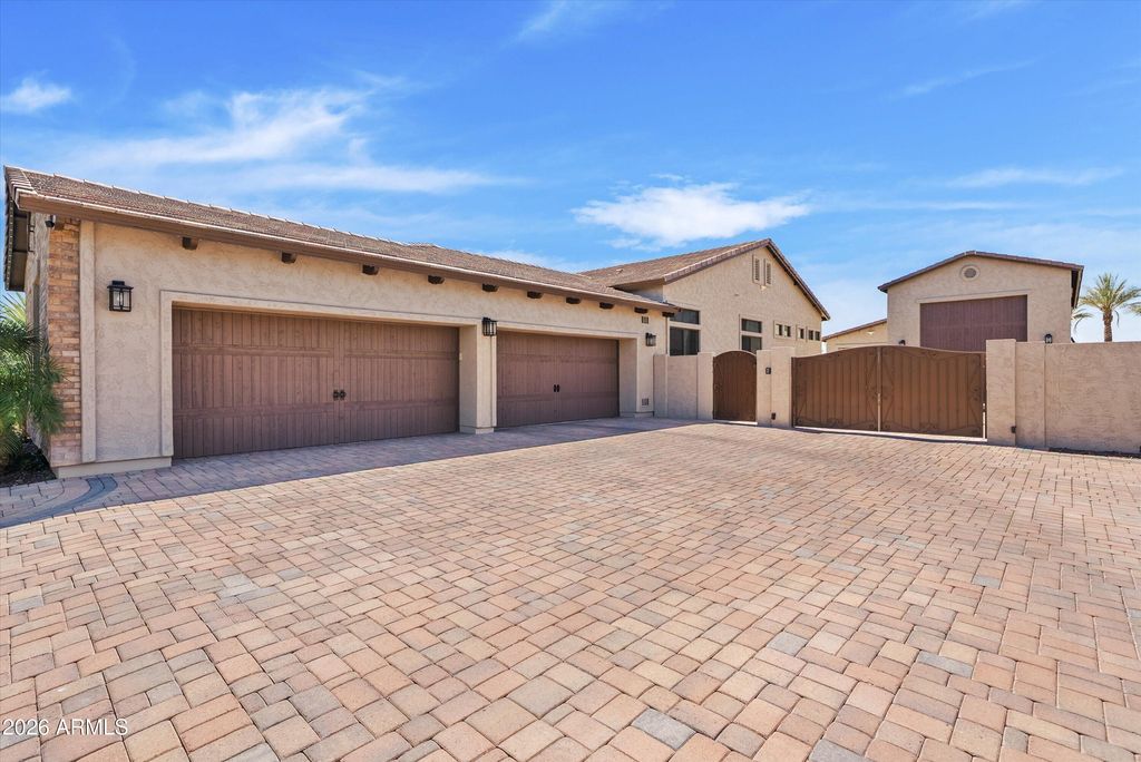 Image 75 of property listing at 3325 E KNOLL Street, Mesa, AZ 85213