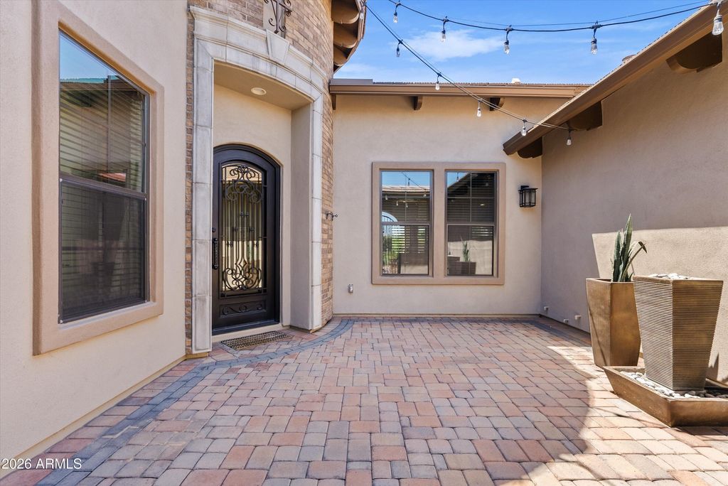 Image 8 of property listing at 3325 E KNOLL Street, Mesa, AZ 85213