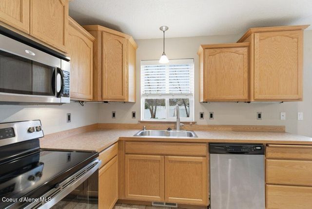 8312 N Courcelles PKWY, Hayden, ID 83835