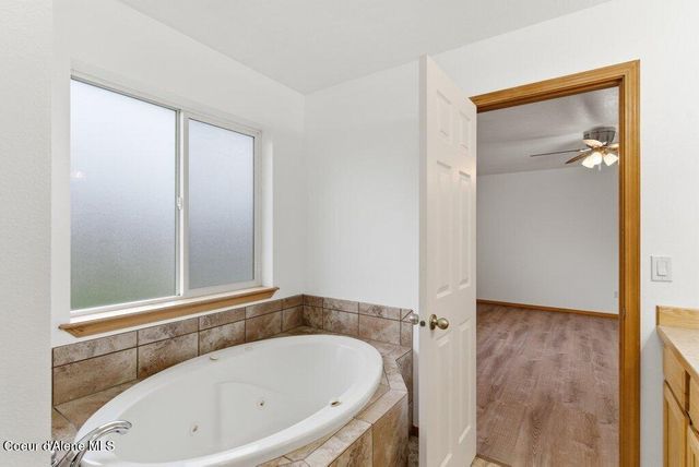 8312 N Courcelles PKWY, Hayden, ID 83835
