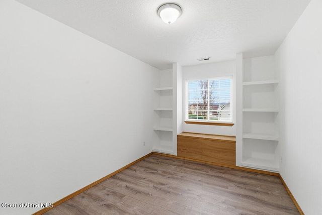 8312 N Courcelles PKWY, Hayden, ID 83835