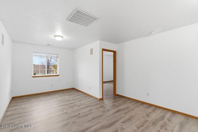 8312 N Courcelles PKWY, Hayden, ID 83835