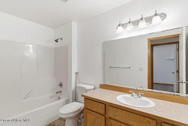 8312 N Courcelles PKWY, Hayden, ID 83835