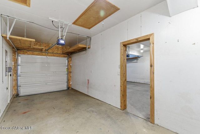 8312 N Courcelles PKWY, Hayden, ID 83835