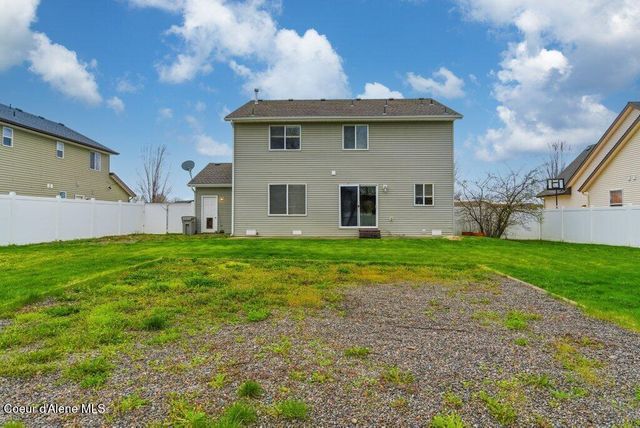8312 N Courcelles PKWY, Hayden, ID 83835