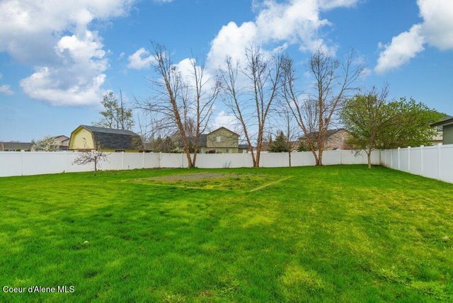 8312 N Courcelles PKWY, Hayden, ID 83835