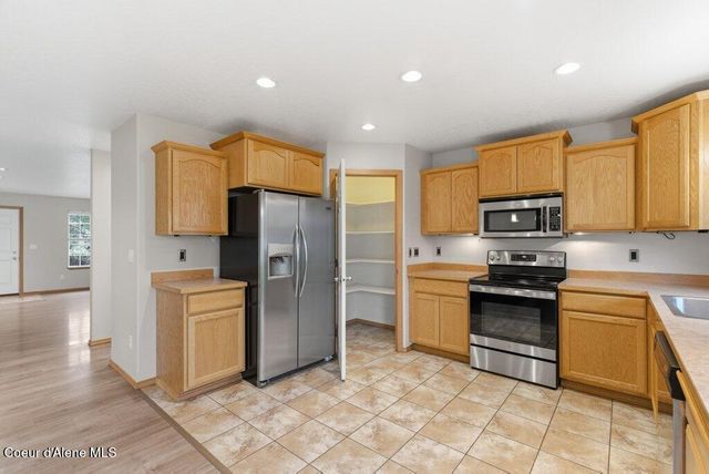 8312 N Courcelles PKWY, Hayden, ID 83835