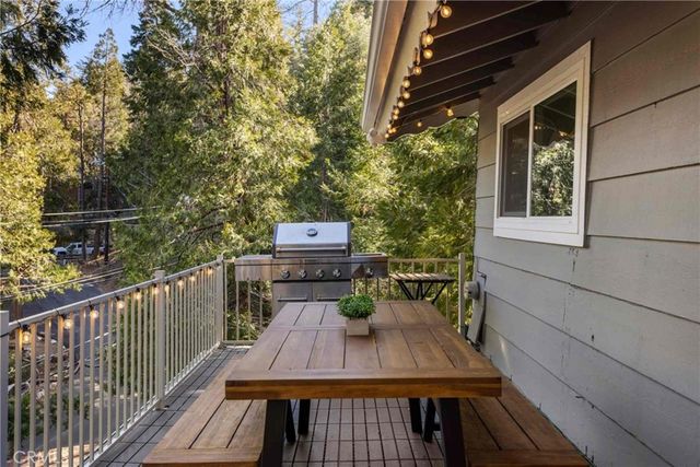 24649 Valle Drive, Crestline, CA 92325