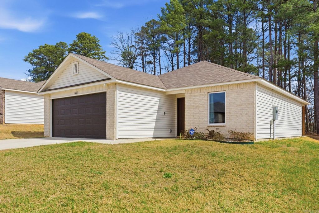 1280 Meadows Dr, Benton, AR 72019