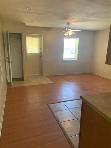 1513 16th Street 4, Huntsville, TX 77340