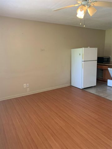 1513 16th Street 4, Huntsville, TX 77340