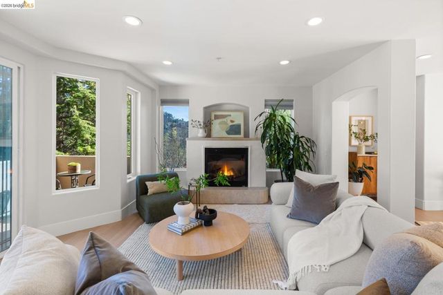 6839 6839 Sherwick Dr, Berkeley, CA 94705