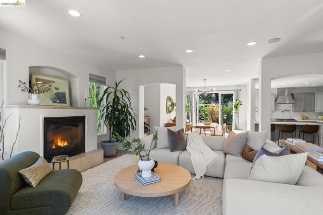 6839 6839 Sherwick Dr, Berkeley, CA 94705