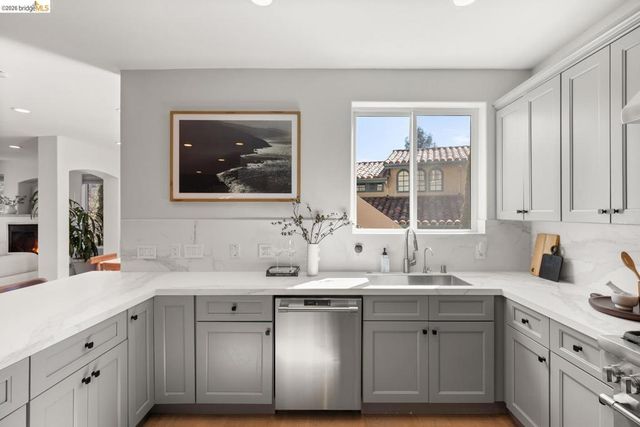 6839 6839 Sherwick Dr, Berkeley, CA 94705