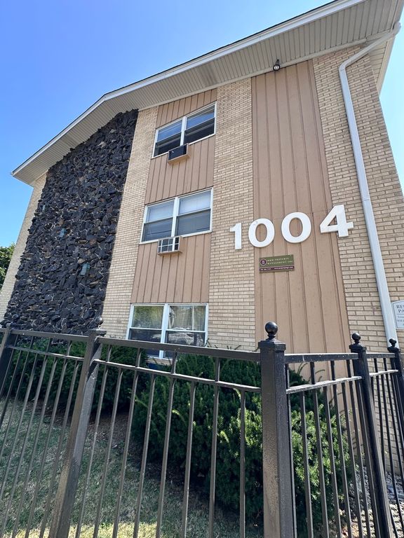 1004 Des Plaines Avenue 11, Forest Park, IL 60130