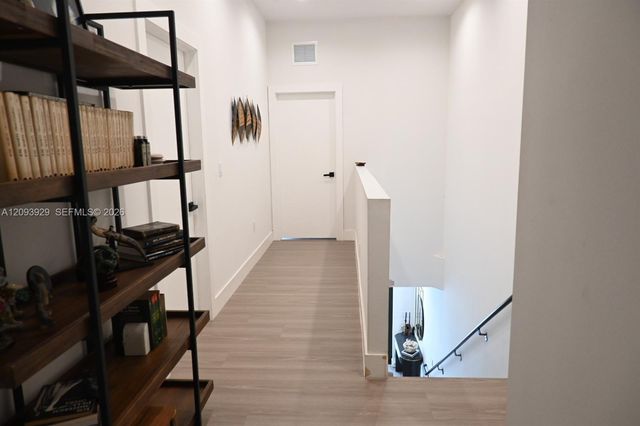 1619 NE 109 Street B, Miami, FL 33161