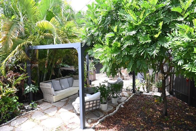 1619 NE 109 Street B, Miami, FL 33161
