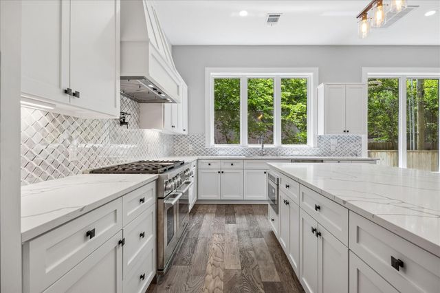 2065 Southgate Boulevard, Houston, TX 77030