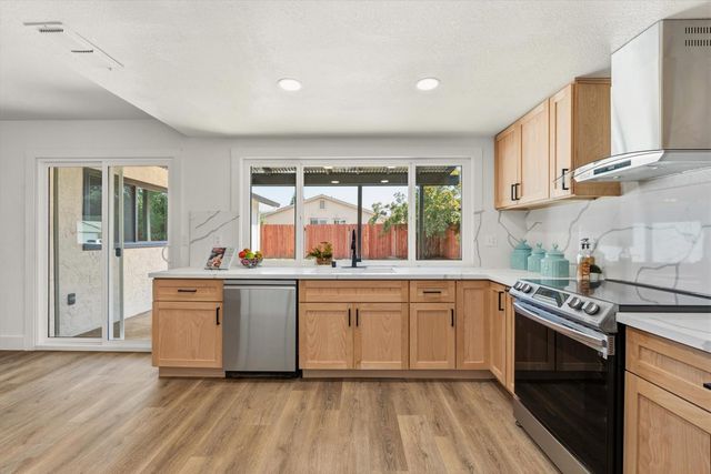 8404 Sunrise Woods Way, Sacramento, CA 95828