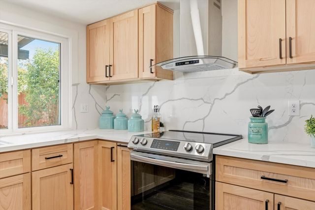 8404 Sunrise Woods Way, Sacramento, CA 95828