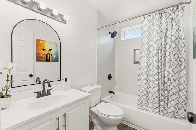 8404 Sunrise Woods Way, Sacramento, CA 95828