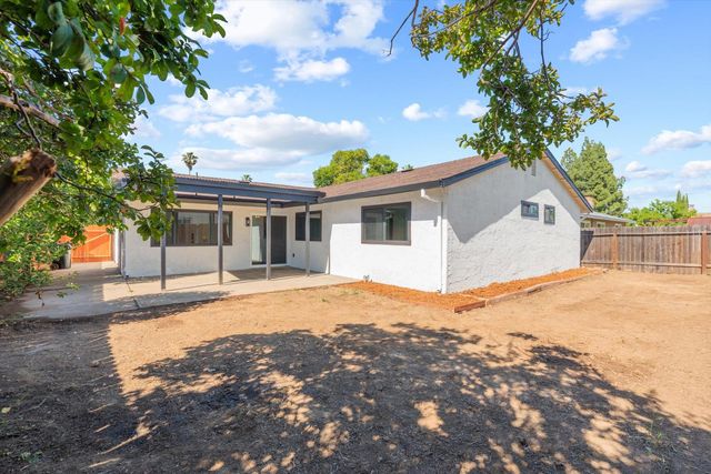 8404 Sunrise Woods Way, Sacramento, CA 95828