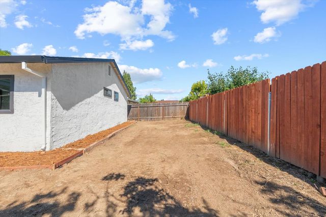 8404 Sunrise Woods Way, Sacramento, CA 95828