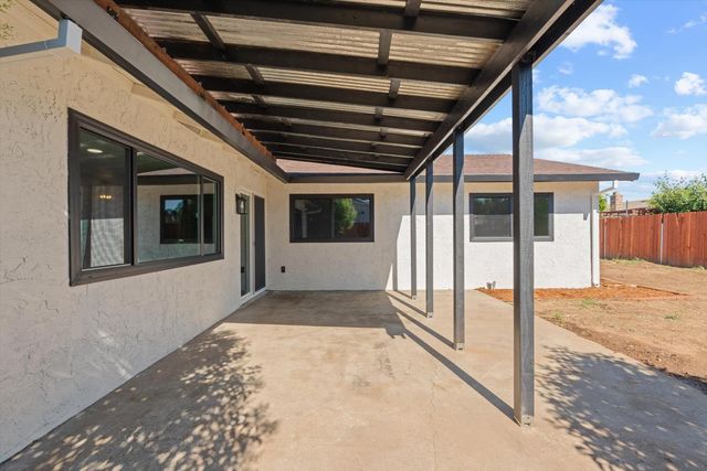 8404 Sunrise Woods Way, Sacramento, CA 95828