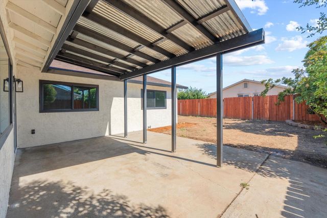 8404 Sunrise Woods Way, Sacramento, CA 95828