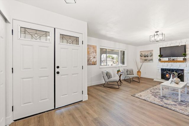 8404 Sunrise Woods Way, Sacramento, CA 95828