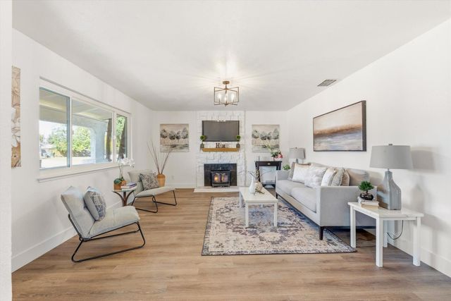 8404 Sunrise Woods Way, Sacramento, CA 95828