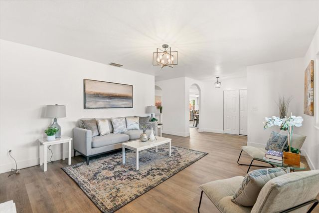 8404 Sunrise Woods Way, Sacramento, CA 95828