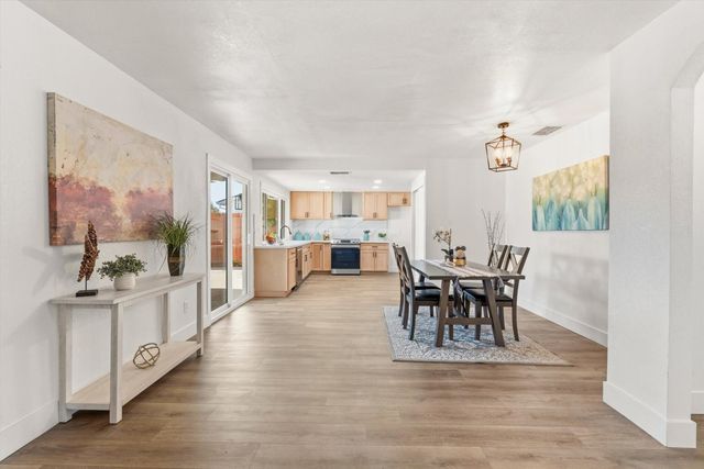 8404 Sunrise Woods Way, Sacramento, CA 95828