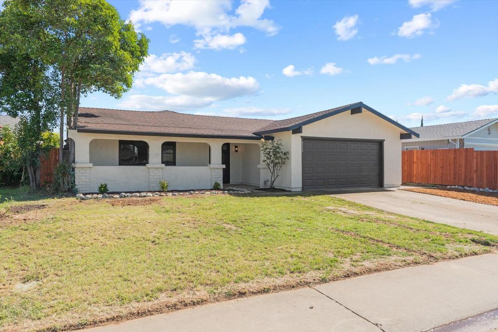 8404 Sunrise Woods Way, Sacramento, CA 95828