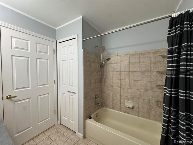 21083 Cooper Drive, Macomb, MI 48044