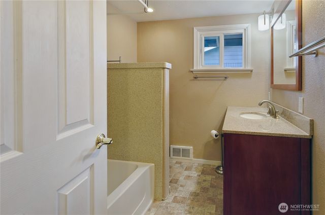 3645 67th Avenue W, University Place, WA 98466