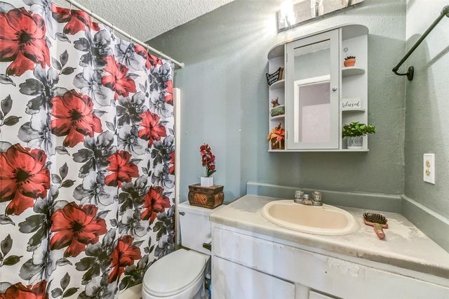 13703 Vickston Lane, Houston, TX 77014