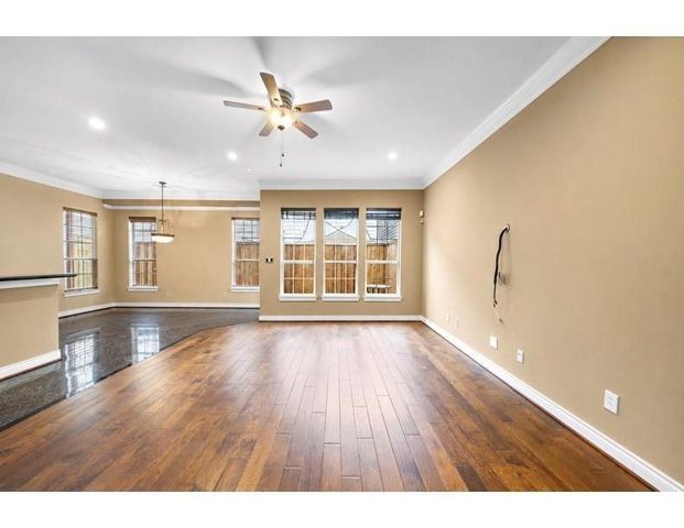 2927 Clinton Drive, Houston, TX 77020