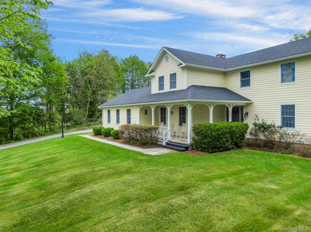97 Moffat Road, Washingtonville, NY 10992