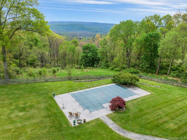 97 Moffat Road, Washingtonville, NY 10992