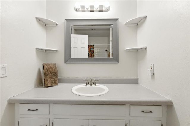 2013 Edgewood Drive, Edmond, OK 73013