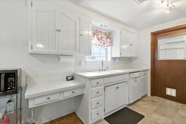 2013 Edgewood Drive, Edmond, OK 73013