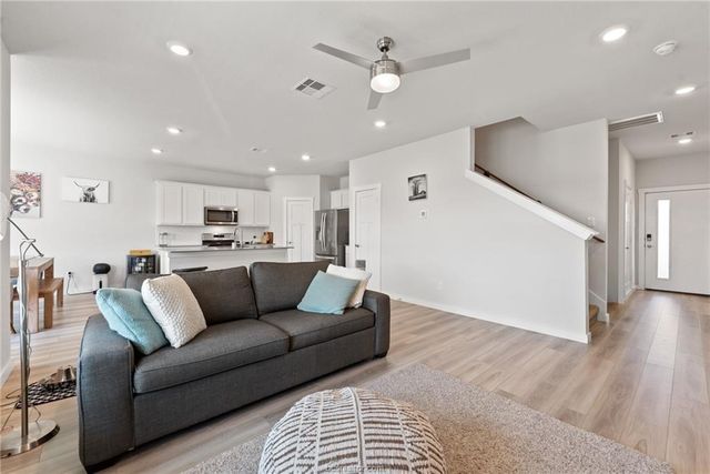 1128 Amistad Loop, College Station, TX 77845