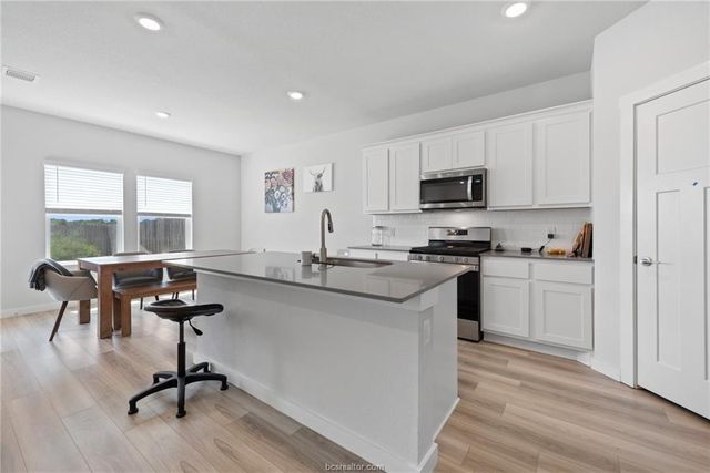 1128 Amistad Loop, College Station, TX 77845