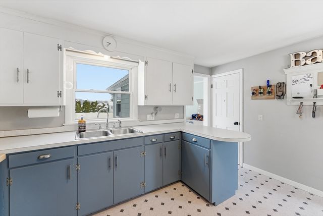 750 Amostown Road, West Springfield, MA 01089