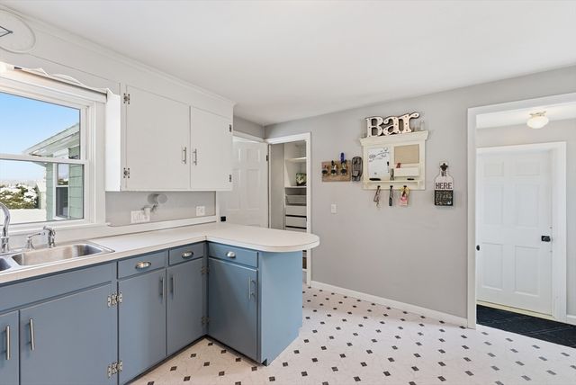 750 Amostown Road, West Springfield, MA 01089