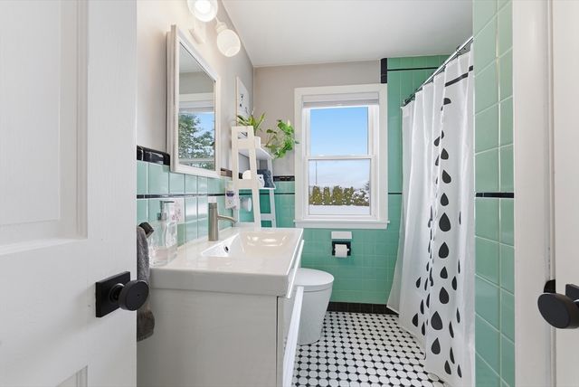 750 Amostown Road, West Springfield, MA 01089