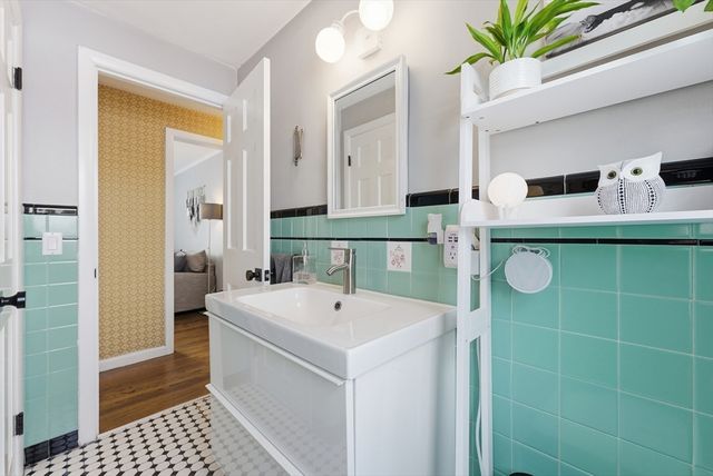 750 Amostown Road, West Springfield, MA 01089