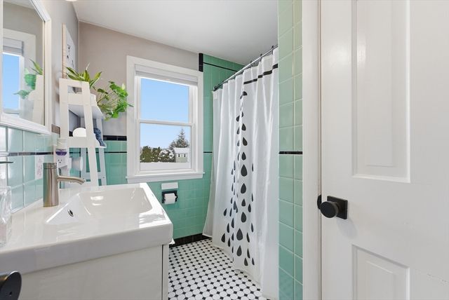 750 Amostown Road, West Springfield, MA 01089